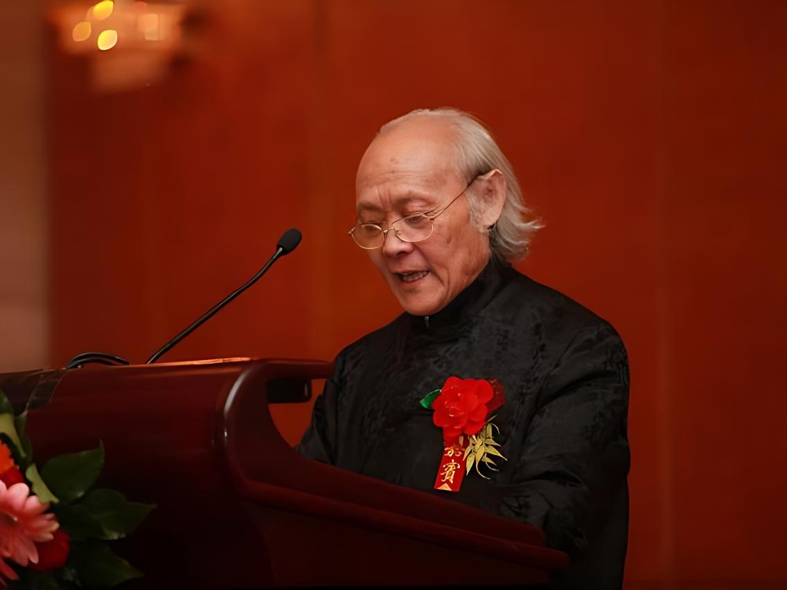 摇鞭派第六代传人易学泰斗秦伦诗